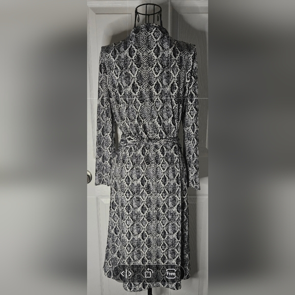 💐MNG Basics Wrap Around Dress - Picture 2 of 4